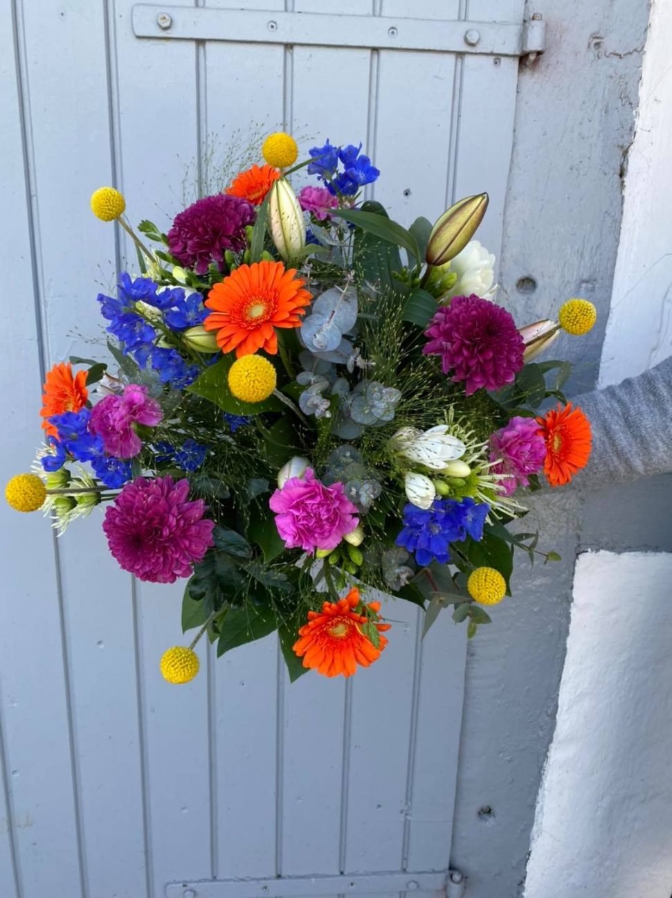 Floristens valg af multifarvet buket